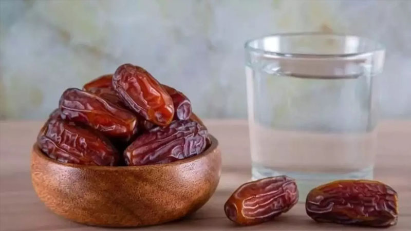 İmsak vaxtı azan oxunarkən su içmək orucu pozur?