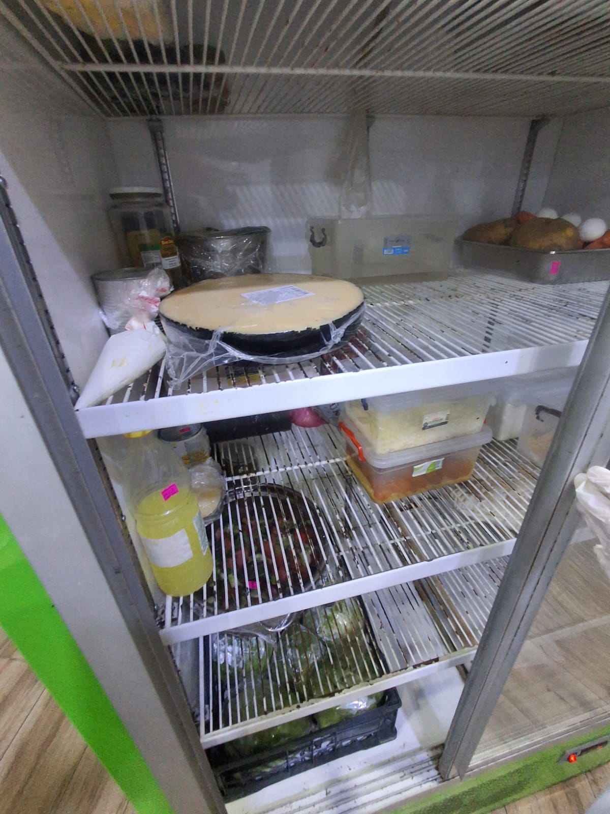 Aqşin Fatehin restoranında saxta içkilər satılırmış (FOTO)