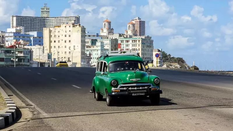 Kubada kritik vəziyyət: Küçələrdə nə avtomobil, nə də turist qalıb (FOTO)