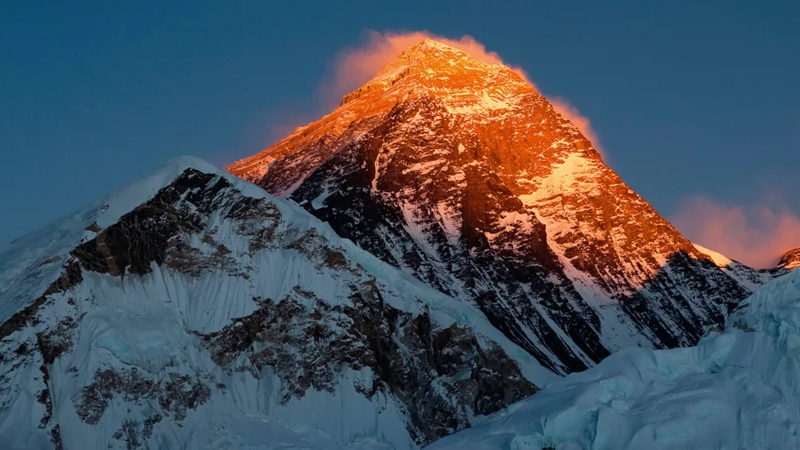 Niyə Everest zirvəsində dəniz fosilləri tapılır? - Sadə izah