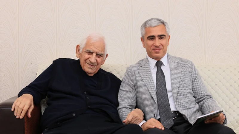 Anar Ələkbərov Nəriman Həsənzadəni evində ziyarət etdi (FOTO)