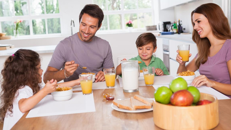 Uşağın sağlamlığına kim daha çox təsir göstərir: Ana, yoxsa ata?
