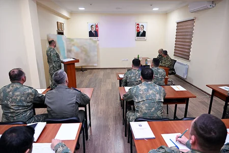 Zakir Həsənov hava hücumundan müdafiə bölmələrinin fəaliyyətini yoxlayıb