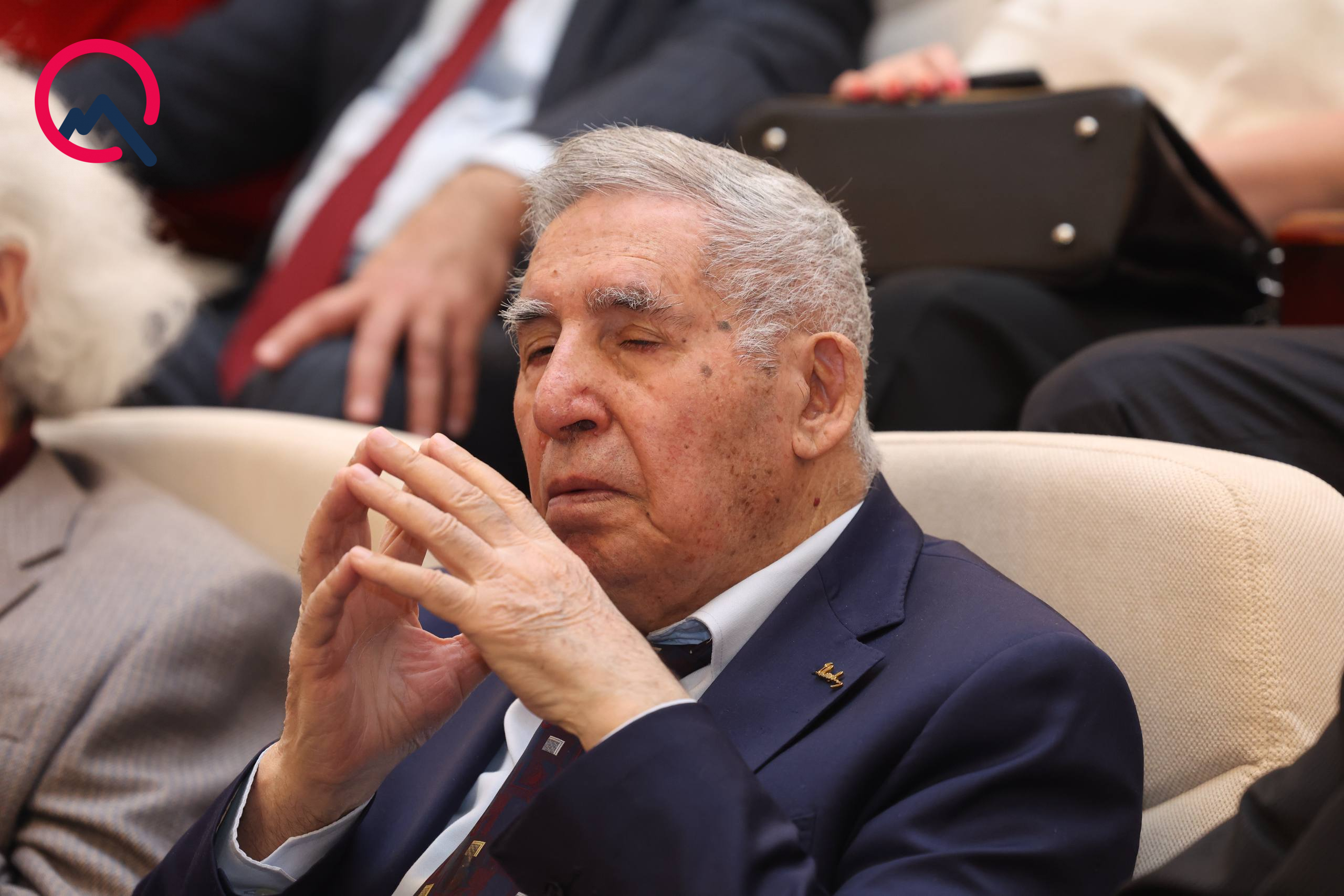 Mehdiyevi AMEA-dan çıxardacaqdılar, yatdılar - İclasdan maraqlı görüntülər (FOTO)