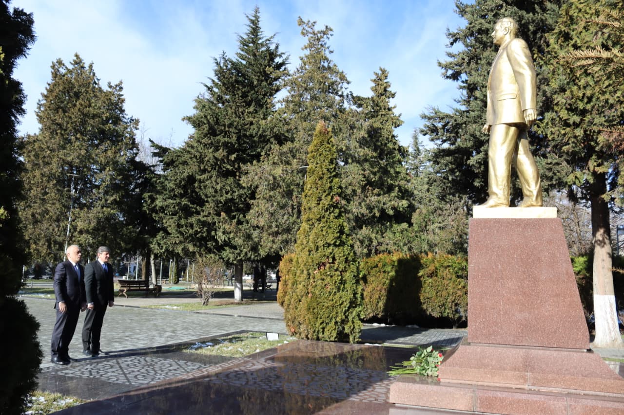 Zaur Mikayılov Qəbələdə vətəndaşlarla görüşdü (FOTO)