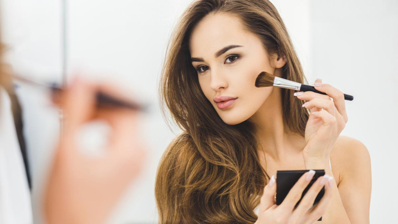 Keçmişdən gələn trend: 90-cı illərin qaş modası geri qayıdır