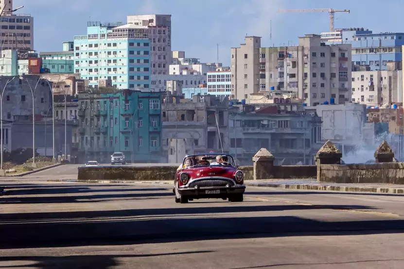 Kubada kritik vəziyyət: Küçələrdə nə avtomobil, nə də turist qalıb (FOTO)