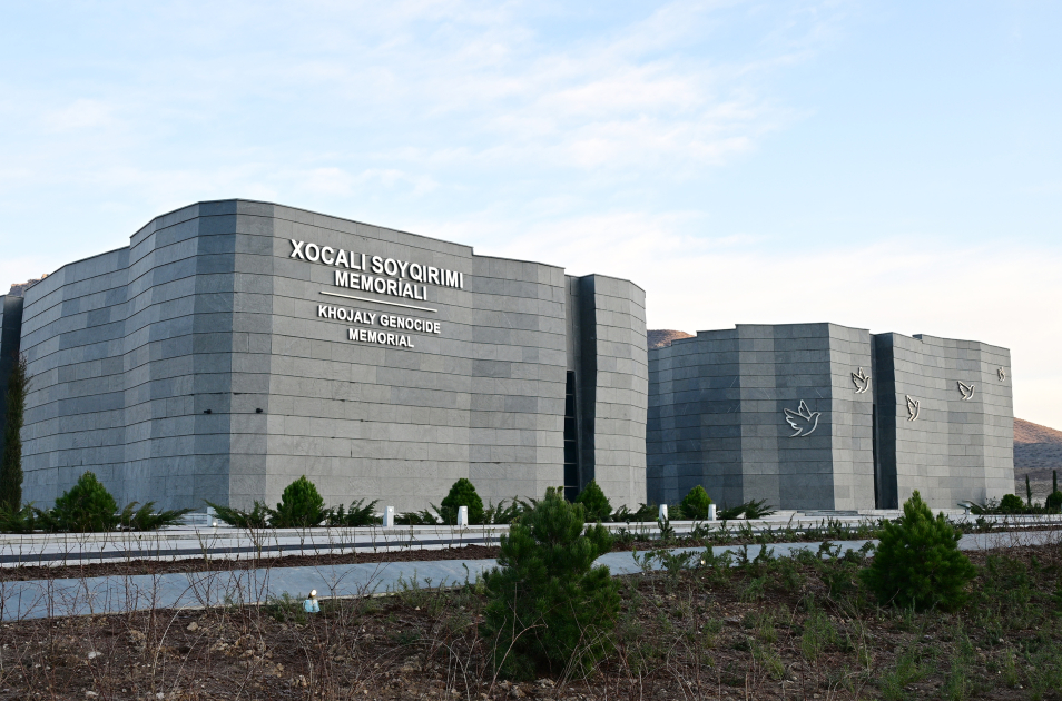 Prezident və birinci xanım Xocalı Soyqırımı Memorialının açılışında iştirak etdi (YENİLƏNİB)