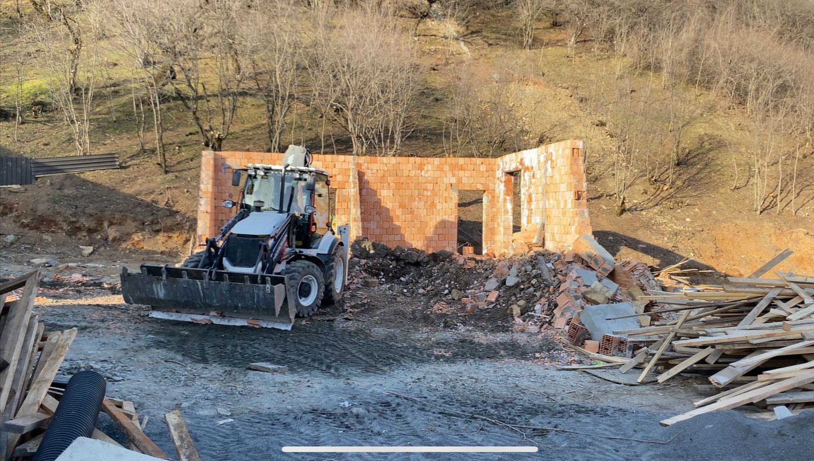 Qəbələdə meşə fondu torpağında qanunsuz tikinti aşkarlandı, tədbir görüldü (FOTO)