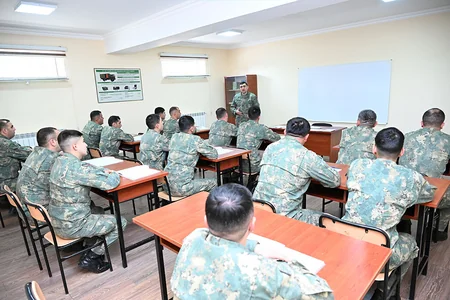 Zakir Həsənov hava hücumundan müdafiə bölmələrinin fəaliyyətini yoxlayıb