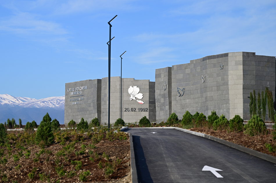 Prezident və birinci xanım Xocalı Soyqırımı Memorialının açılışında iştirak etdi (YENİLƏNİB)