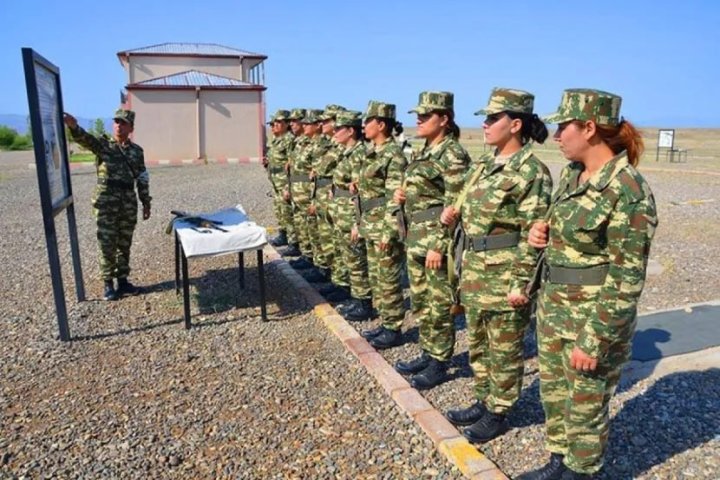 Qadın hərbçilər üçün MAXE müddəti azaldılır