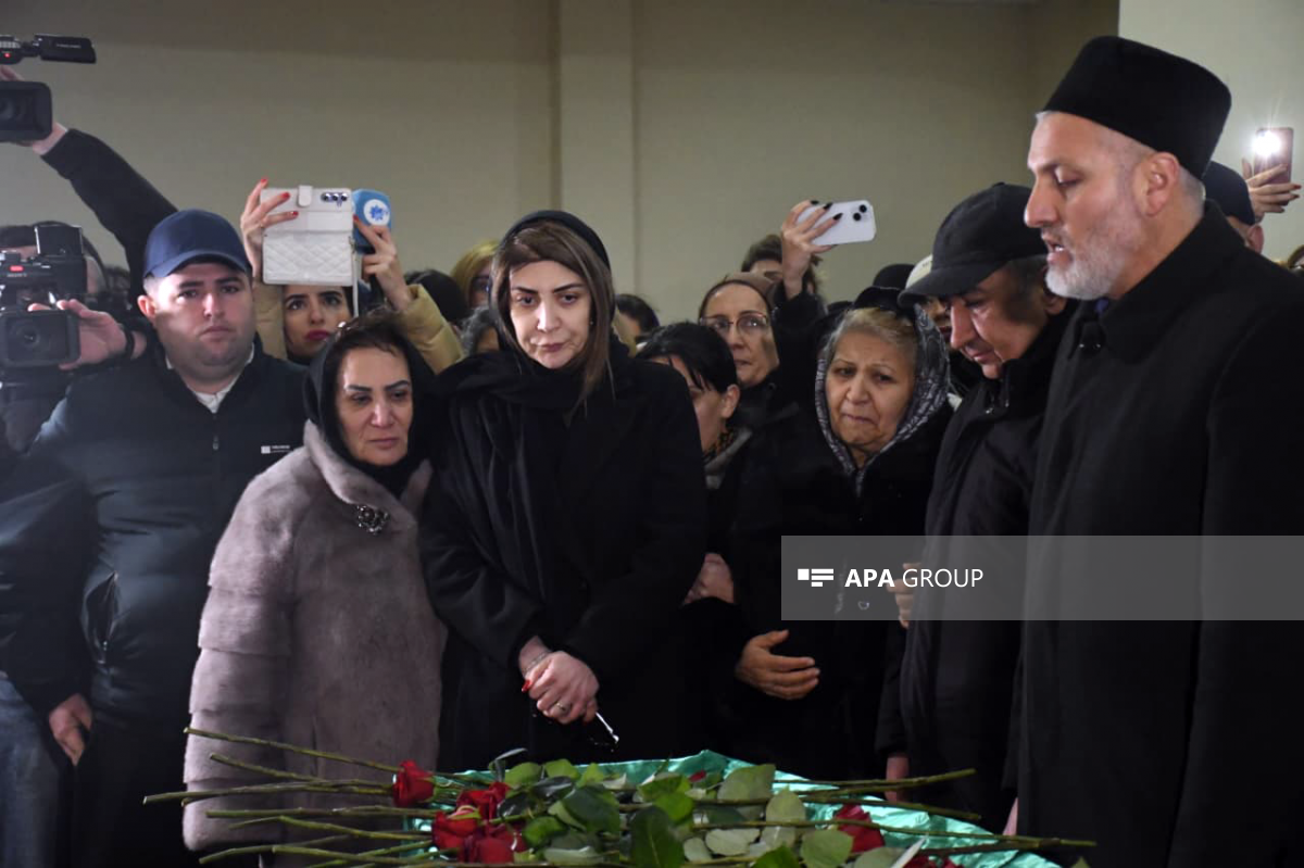 Fəzail Ağamalı dəfn edildi (FOTO)