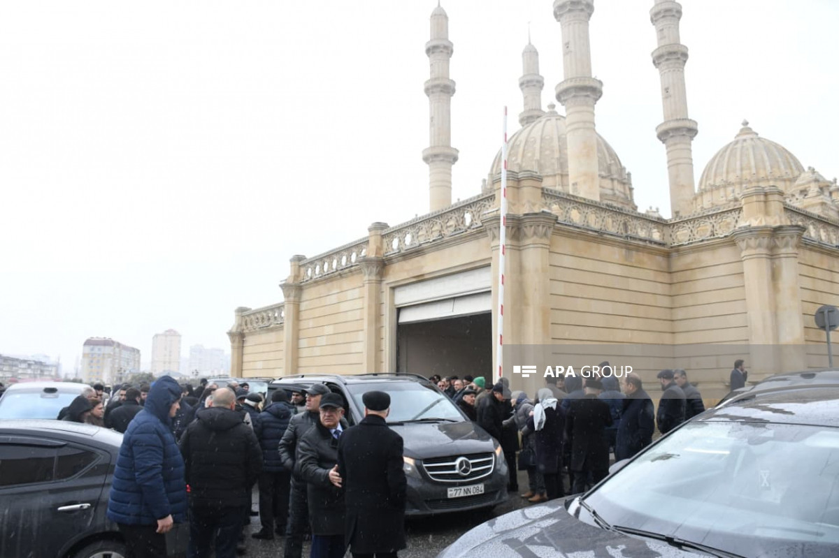 Fəzail Ağamalı dəfn edildi (FOTO)