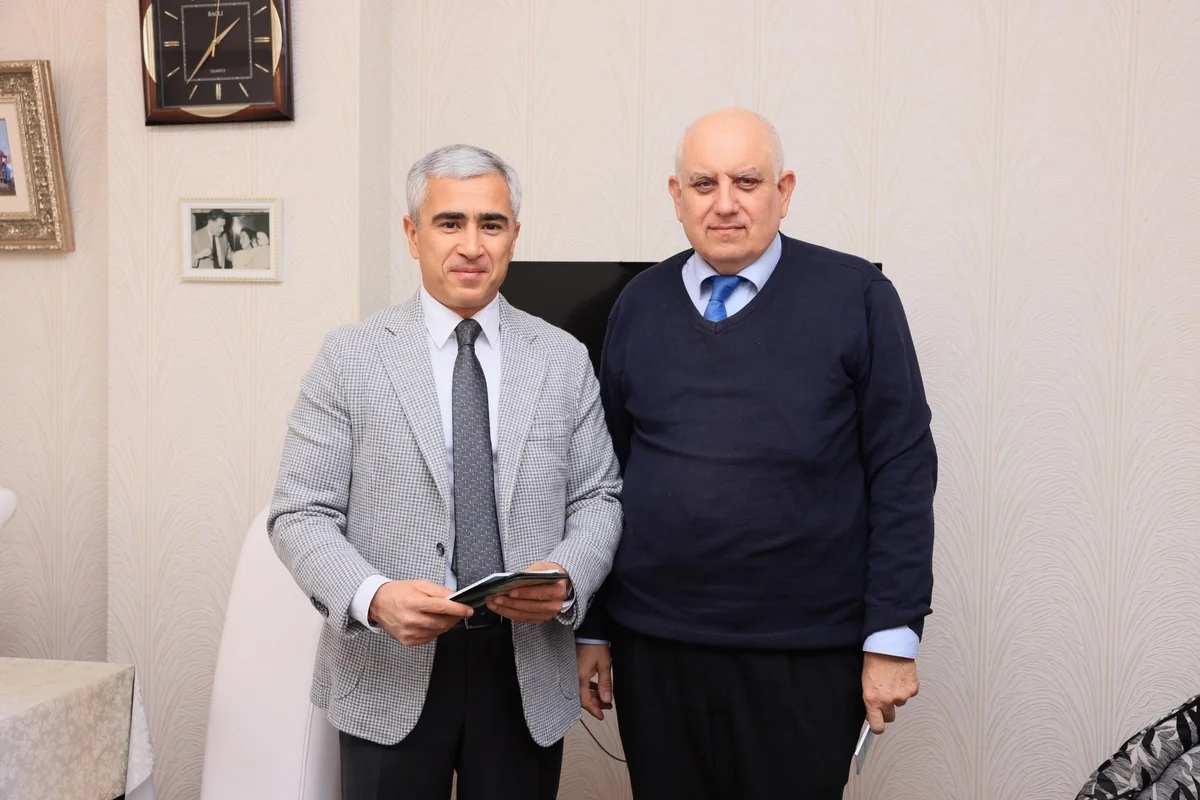 Anar Ələkbərov Nəriman Həsənzadəni evində ziyarət etdi (FOTO)