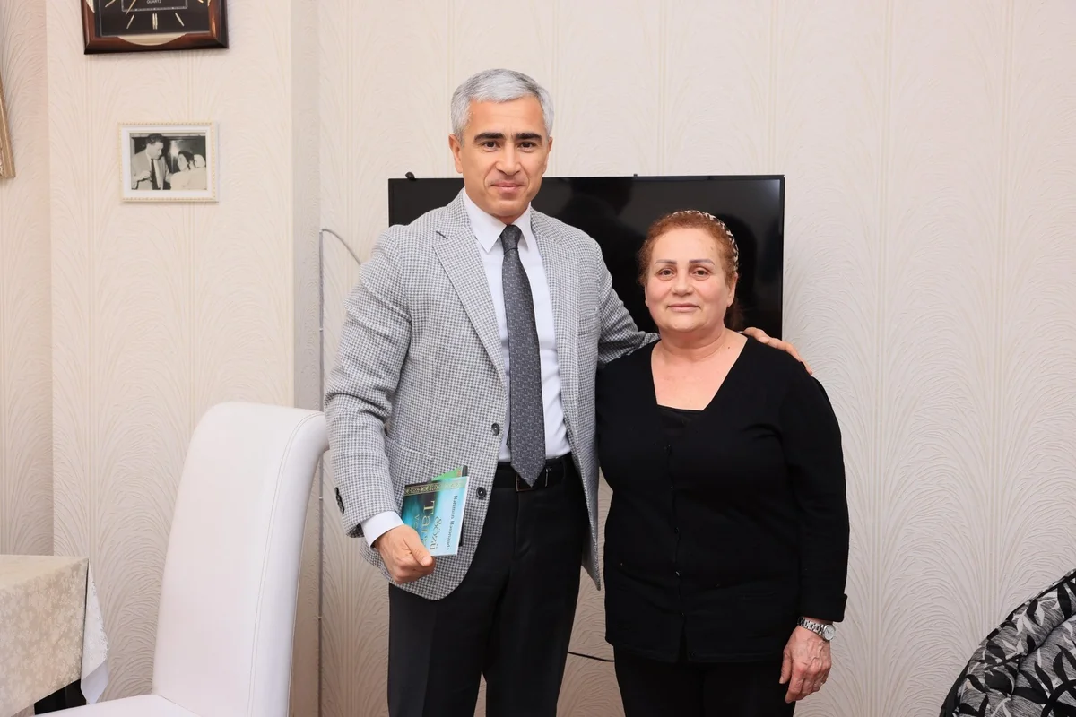 Anar Ələkbərov Nəriman Həsənzadəni evində ziyarət etdi (FOTO)