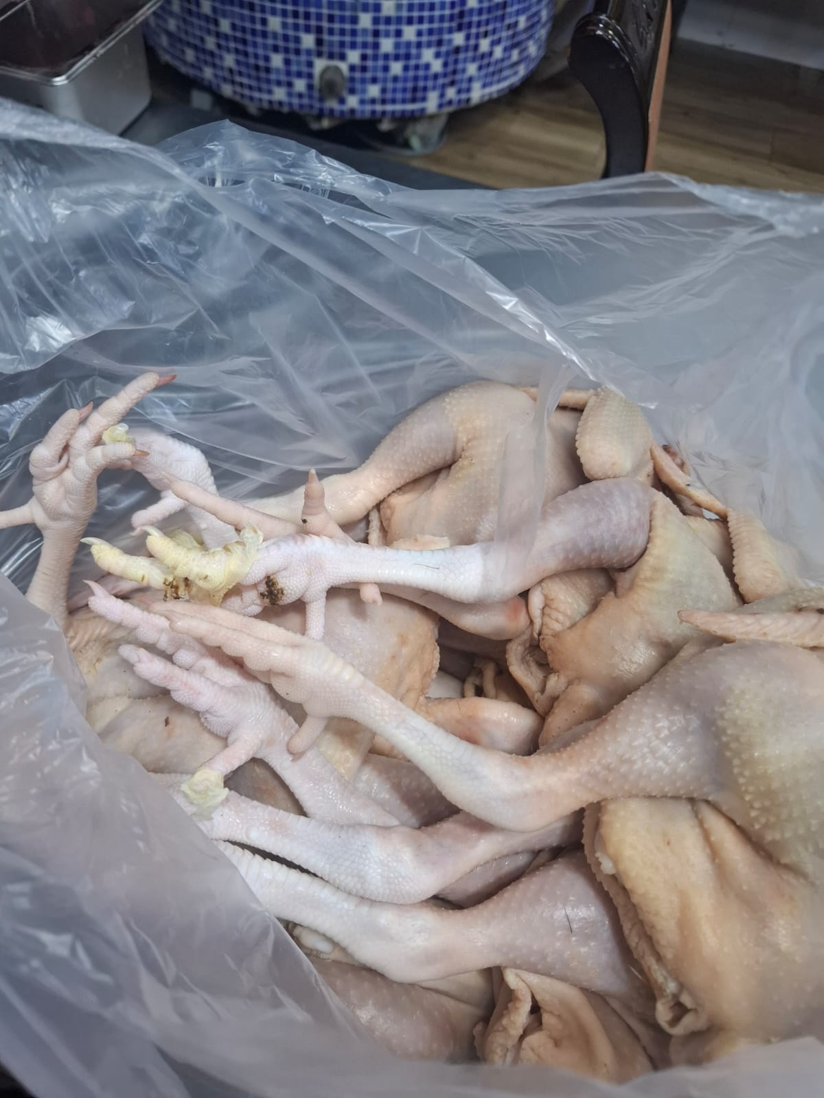 Aqşin Fatehin restoranında saxta içkilər satılırmış (FOTO)