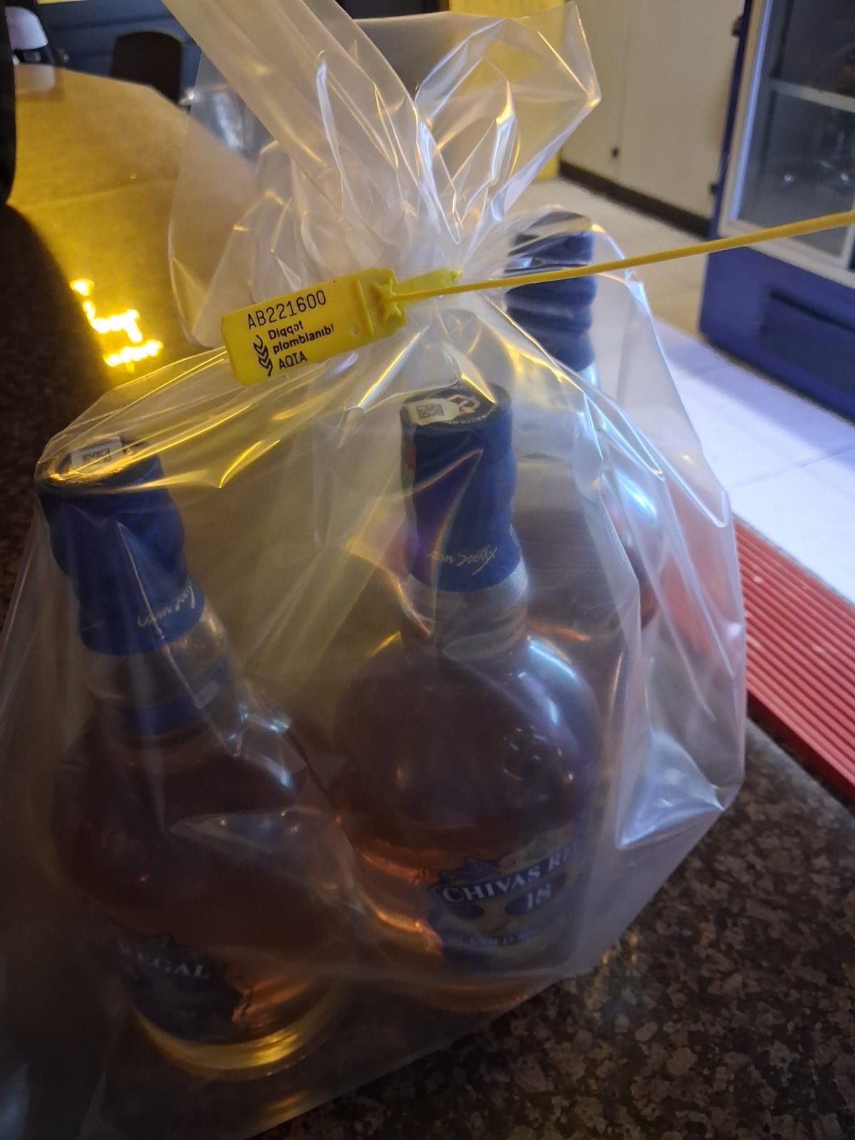 Aqşin Fatehin restoranında saxta içkilər satılırmış (FOTO)