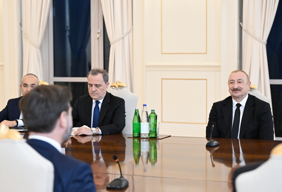İlham Əliyev və Vens mətbuta bəyanatlarla çıxış etdi (YENİLƏNİB)