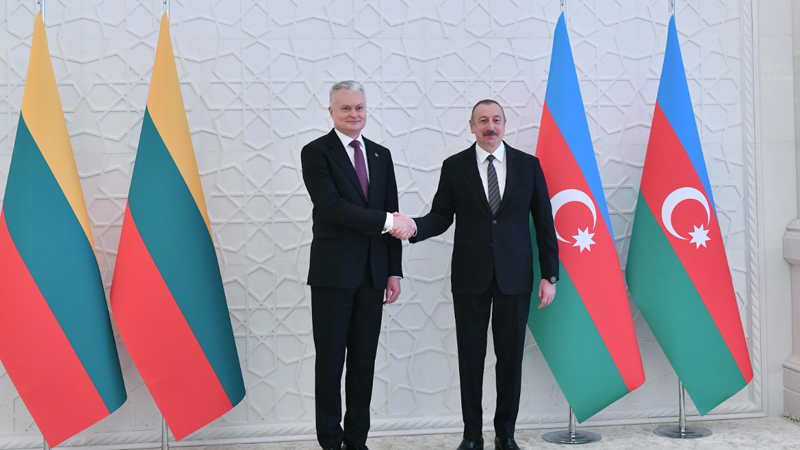 İlham Əliyev Litva Prezidentini təbrik etdi