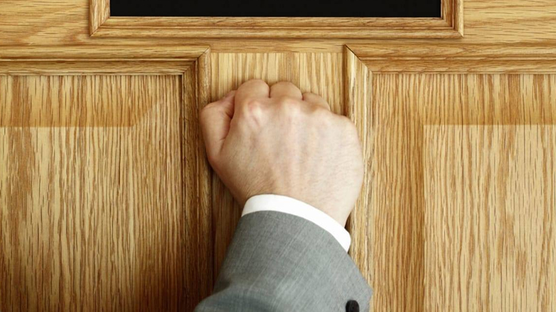 Sərxoş olub qonşunun qapısını döydü, həbs olundu