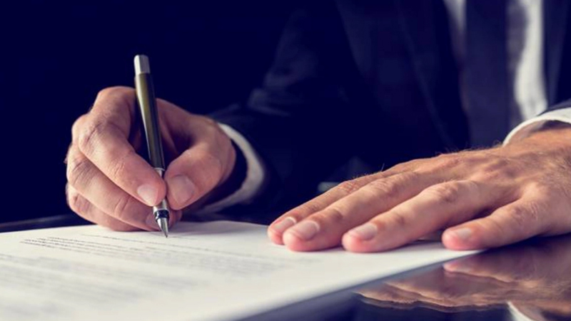 Nazirin iki müavini vəzifəsindən azad edildi