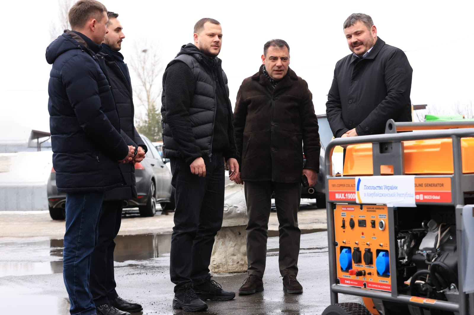 Azərbaycandan göndərilən yardım Ukraynaya təhvil verildi (FOTO)