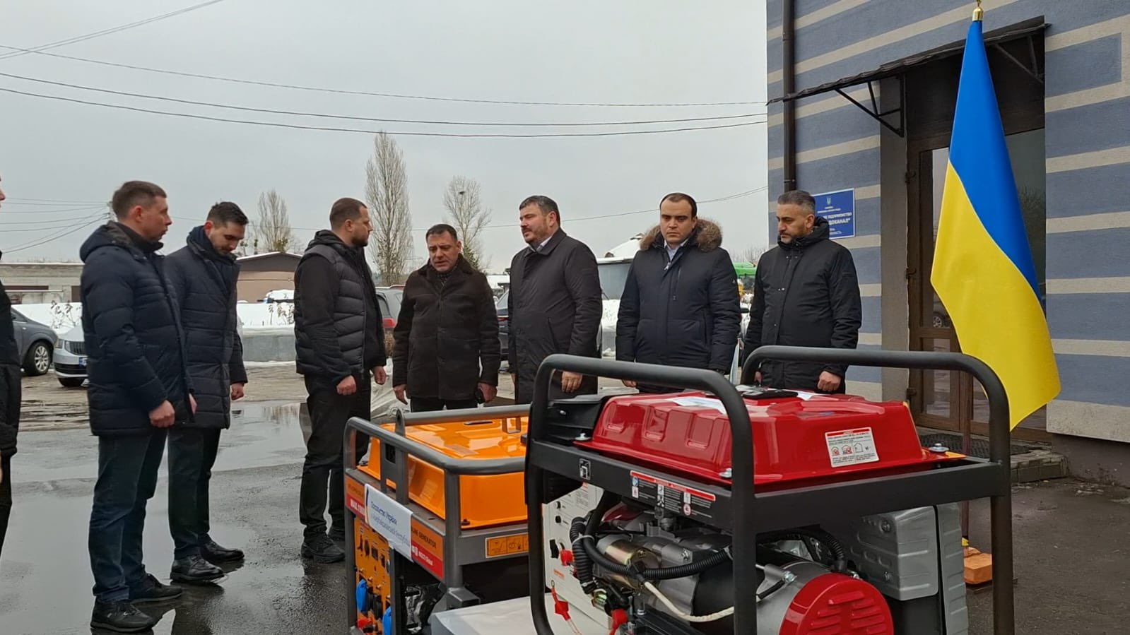 Azərbaycandan göndərilən yardım Ukraynaya təhvil verildi (FOTO)