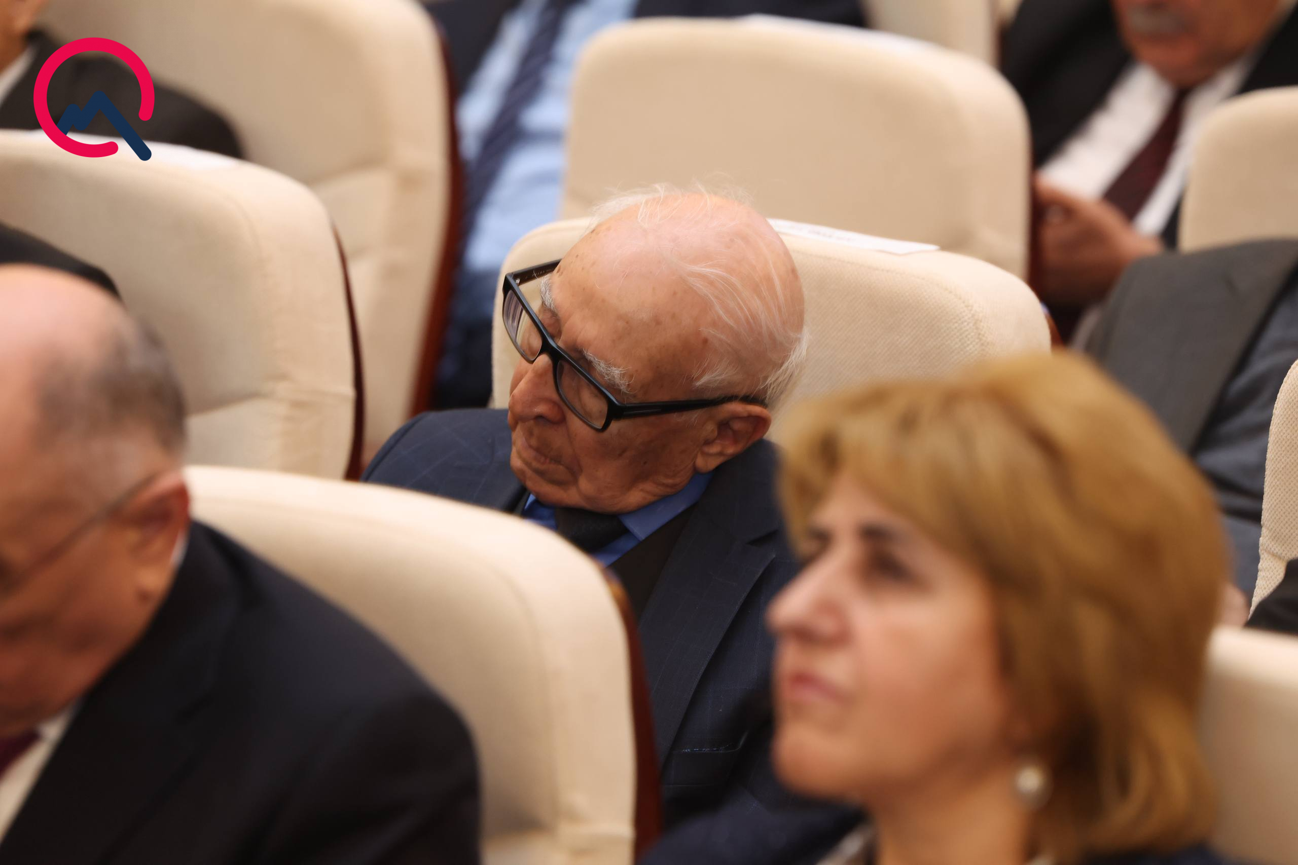 Mehdiyevi AMEA-dan çıxardacaqdılar, yatdılar - İclasdan maraqlı görüntülər (FOTO)