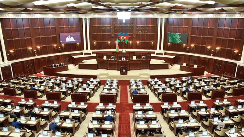 Milli Məclisin iclası başladı: 12 məsələyə baxılır