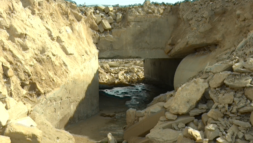 Yağışlar nəticəsində dağılan körpü hələ də bərpa olunmayıb (VİDEO)