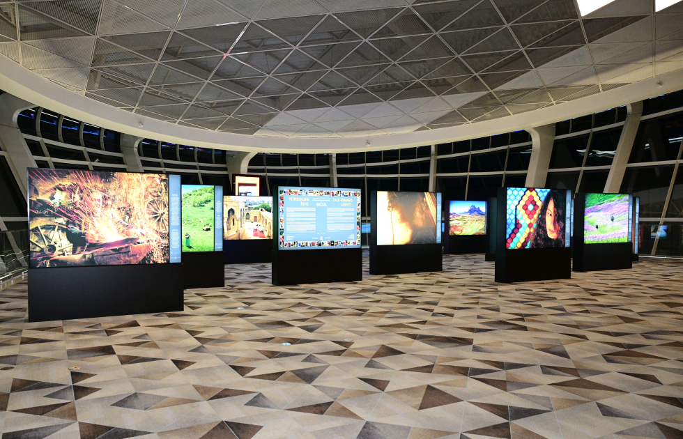 Leyla Əliyeva Deqatinin sərgisində (FOTO)