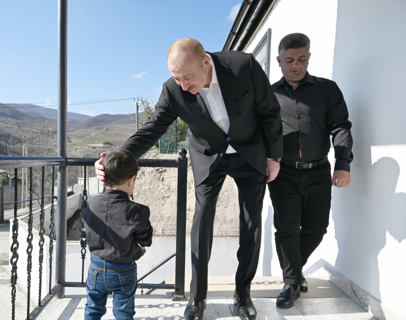 Prezident ailə üzvləri ilə Xocavənd və Xocalıya səfər edib (YENİLƏNİB)