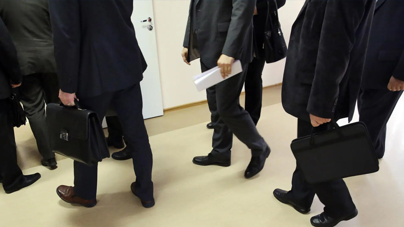 İcra başçısı baş mühasibi və baş memarı işdən çıxardı