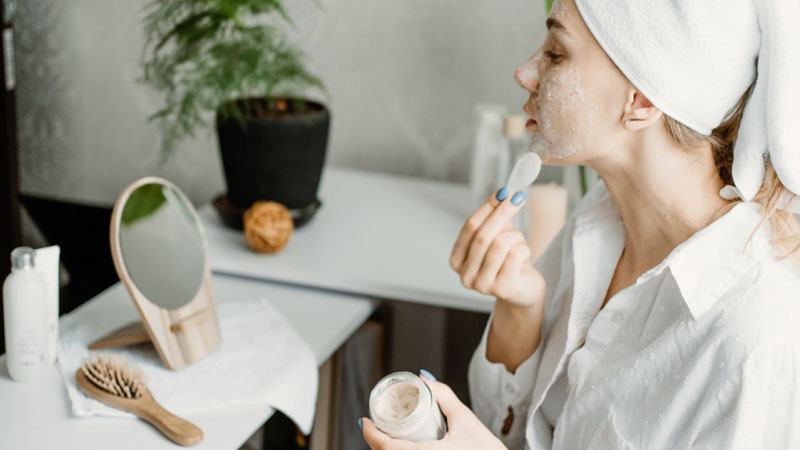 Soyuq havalarda cild baxımı - Dermatoloqdan praktik tövsiyələr