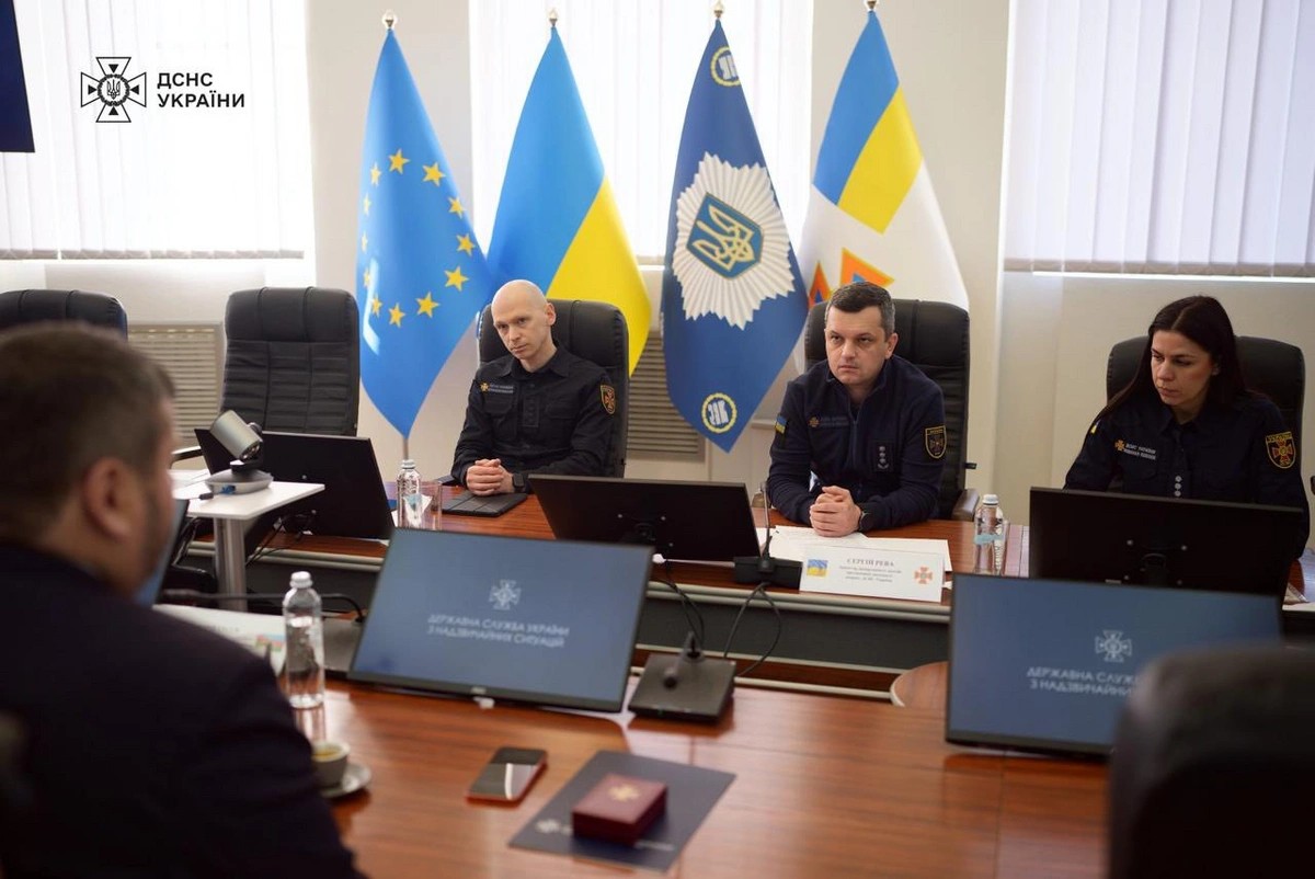 Azərbaycan Ukraynaya generatorlar və xilasetmə avadanlığı verdi (FOTOLAR)