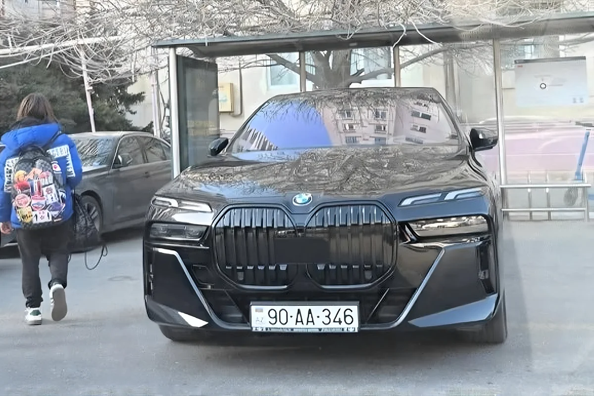 Dayanacaqda avtomobil park edən sürücü cəzalandırıldı