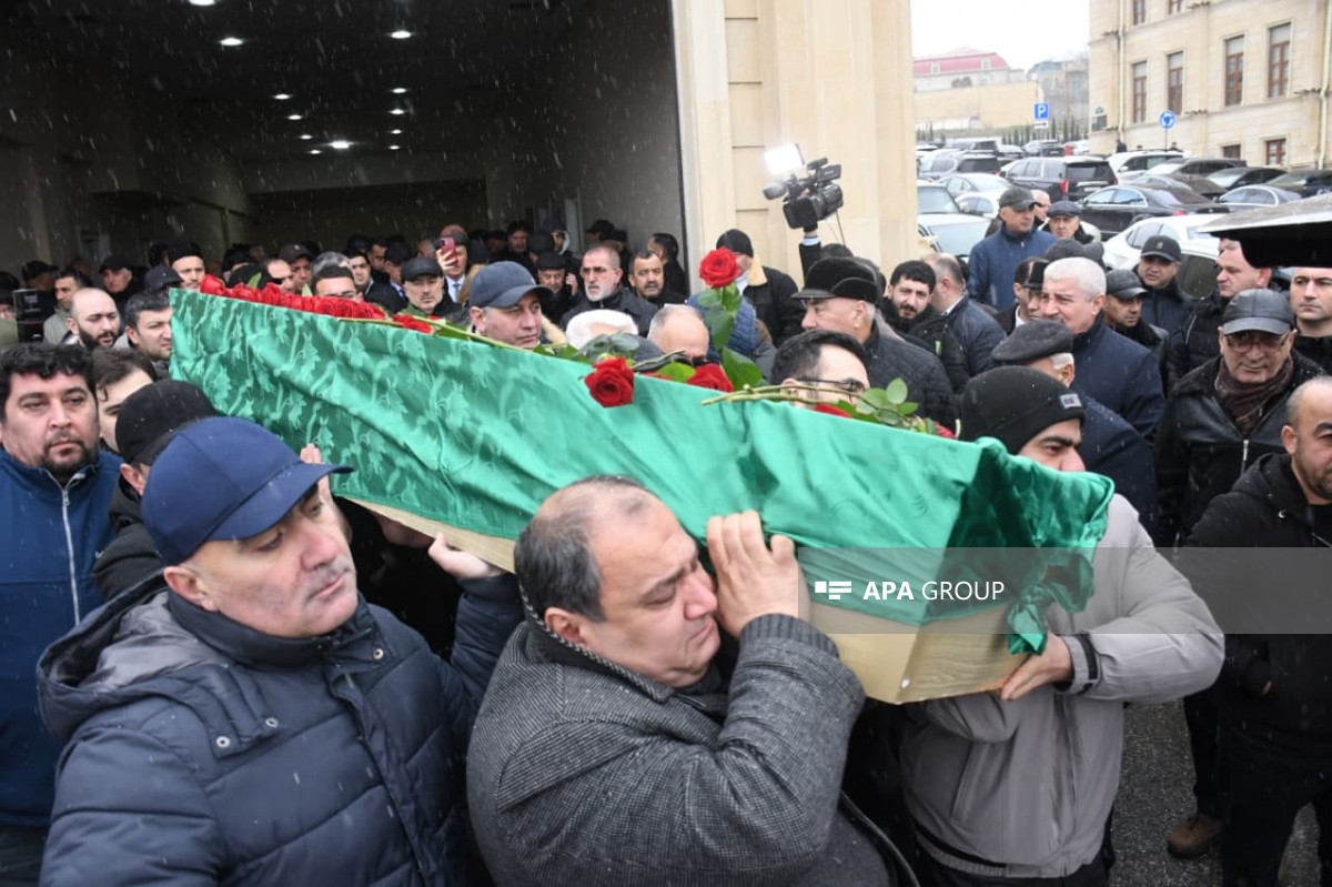 Fəzail Ağamalı dəfn edildi (FOTO)