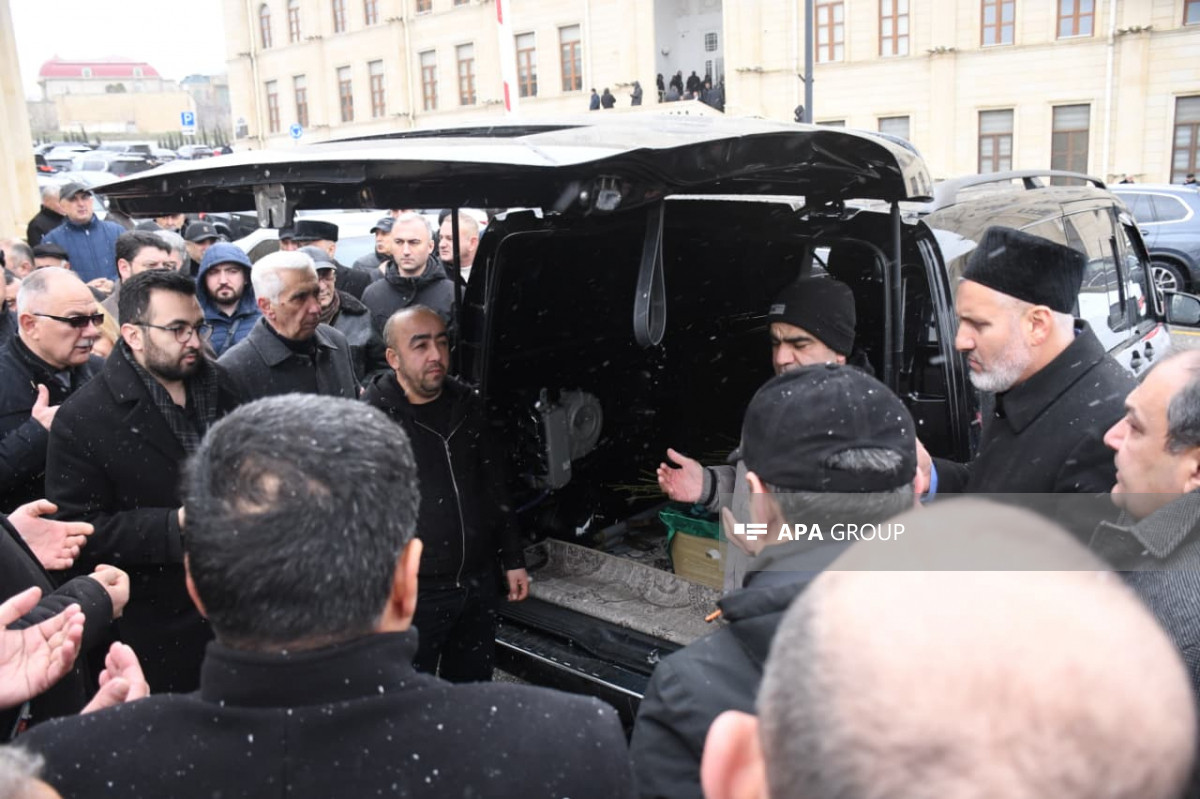 Fəzail Ağamalı dəfn edildi (FOTO)