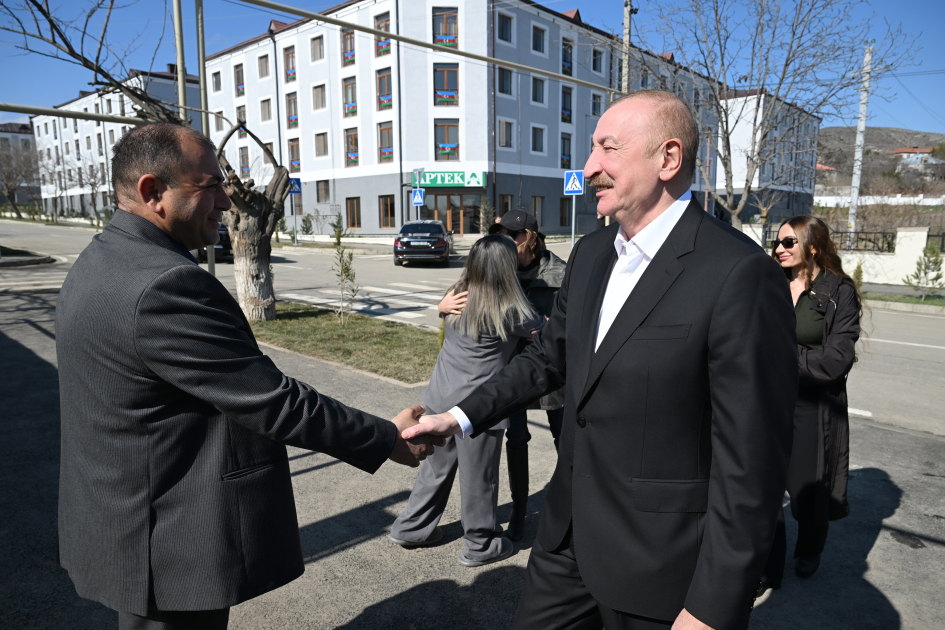 Prezident ailə üzvləri ilə Xocavənd və Xocalıya səfər edib (YENİLƏNİB)