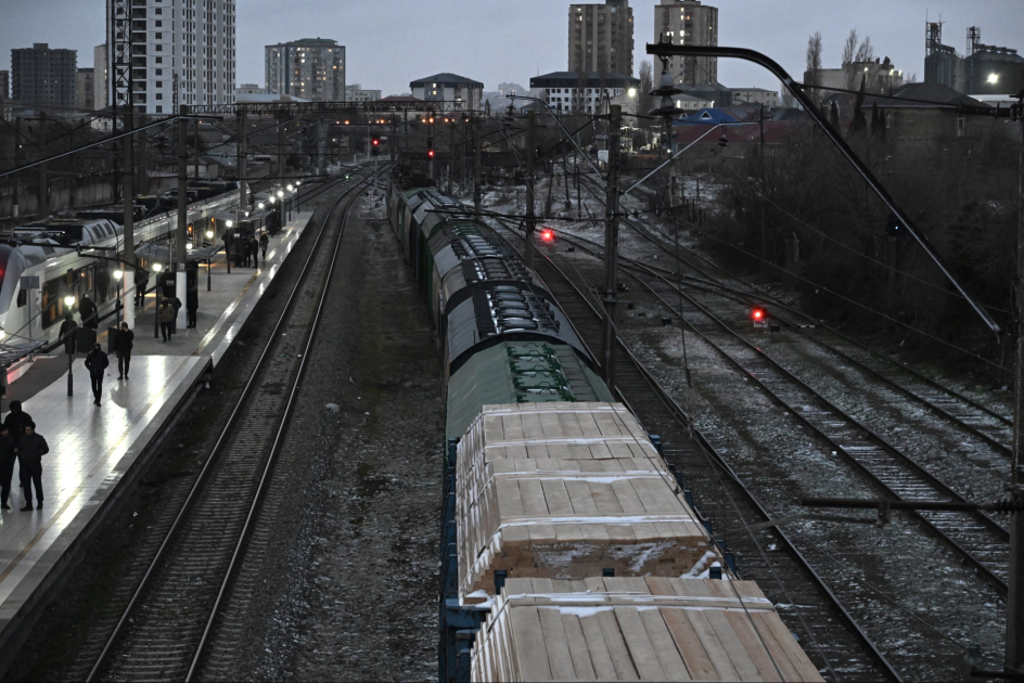 Növbəti yük qatarı Azərbaycandan Ermənistana yola düşdü (FOTO)