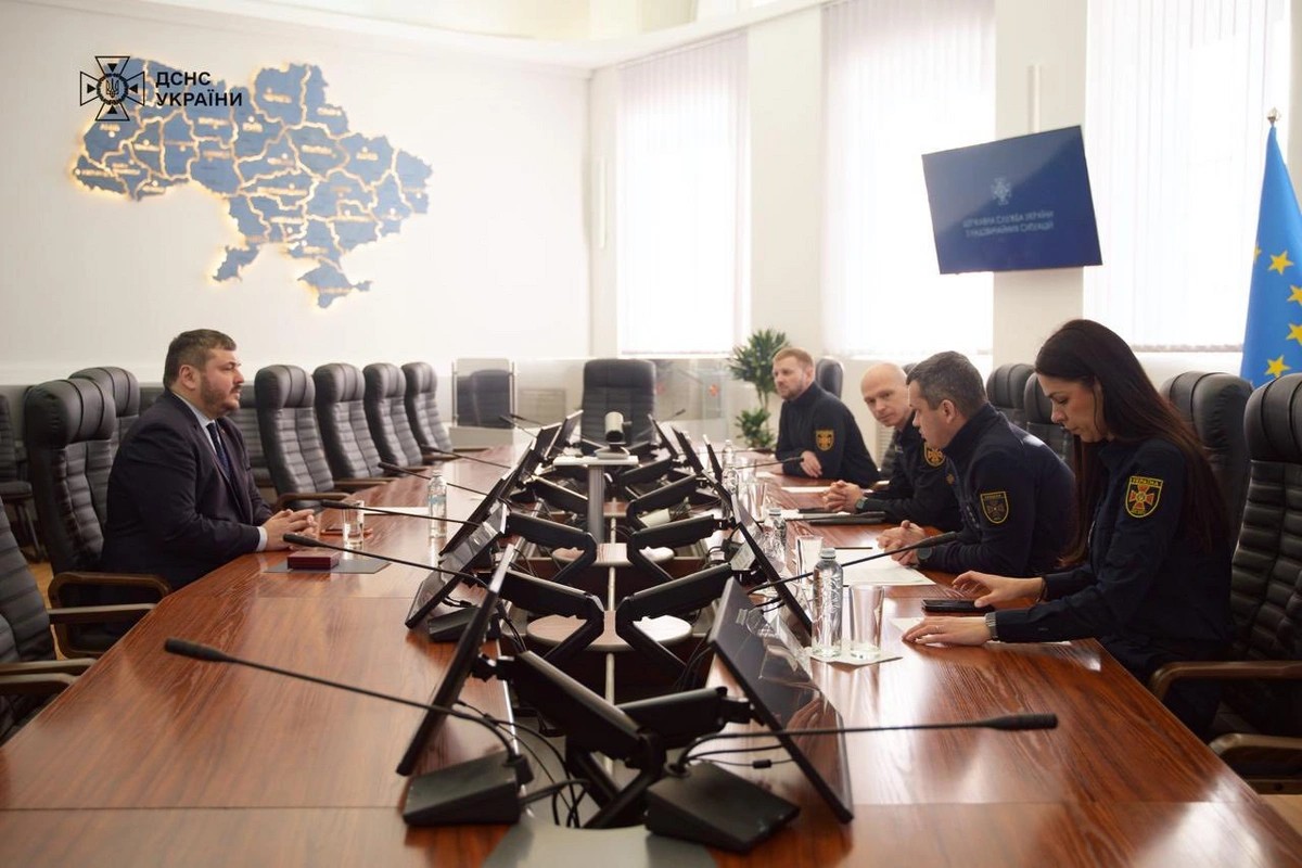 Azərbaycan Ukraynaya generatorlar və xilasetmə avadanlığı verdi (FOTOLAR)