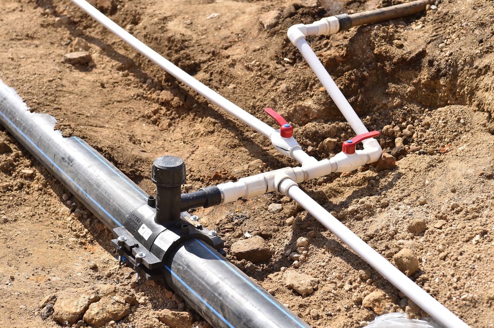 Xətaidə evlərin altında qalan magistral su xətti əvəzlənərək yeri dəyişdirildi (FOTO/VİDEO)