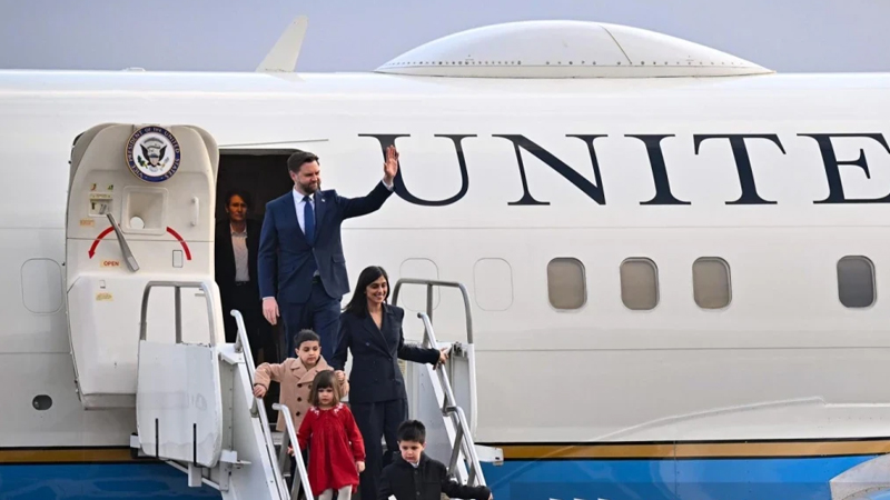 ABŞ-ın vitse-prezidenti Ermənistandan Azərbaycana yola düşdü