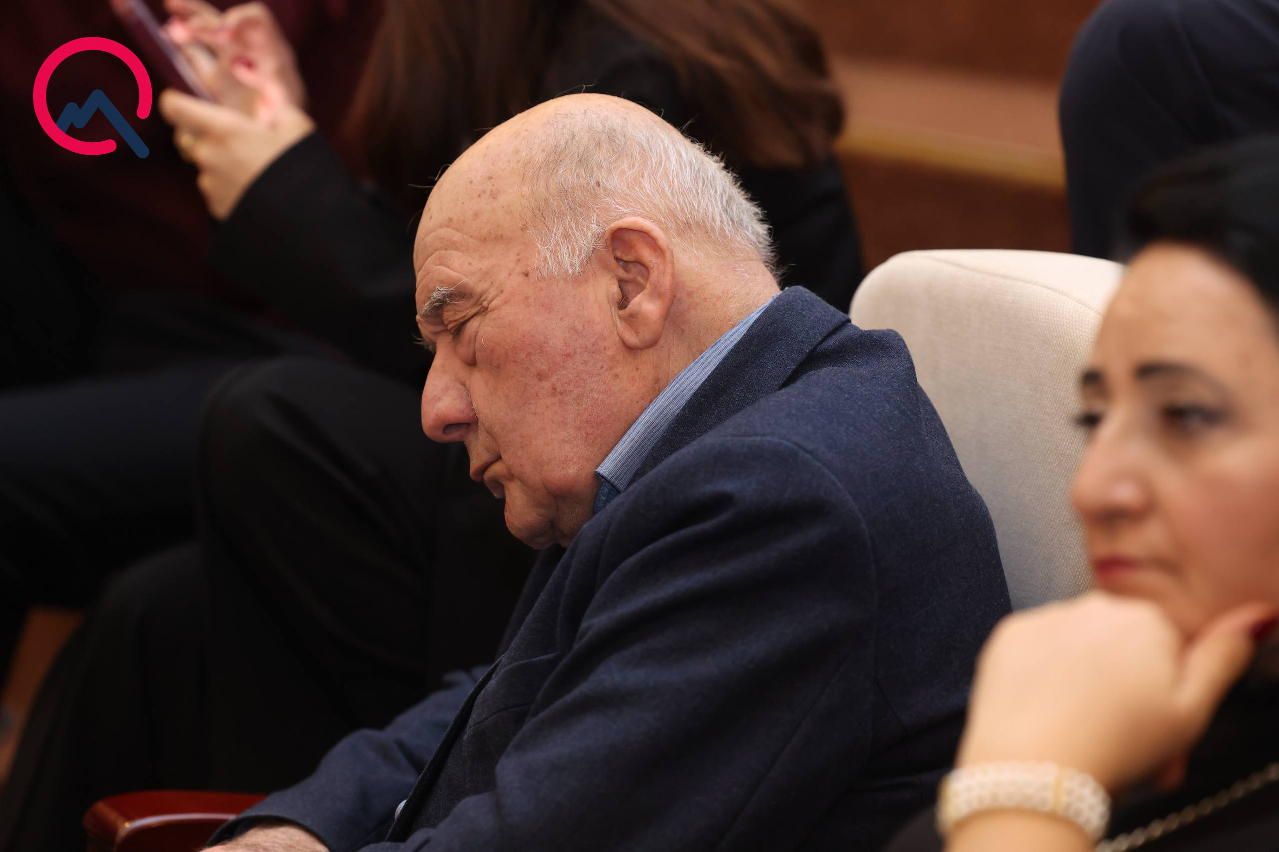 Mehdiyevi AMEA-dan çıxardacaqdılar, yatdılar - İclasdan maraqlı görüntülər (FOTO)