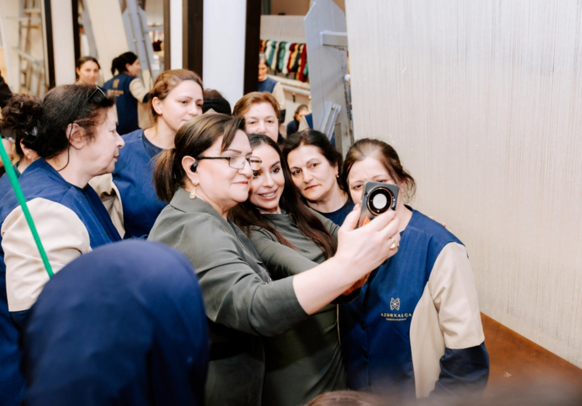 Şuşa məscidi üçün hazırlanan dairəvi əl xalçasının kəsim mərasimi oldu (FOTO)