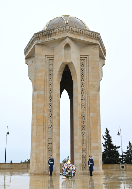 Vens və xanımı Şəhidlər xiyabanını ziyarət etdi (FOTO/VİDEO)