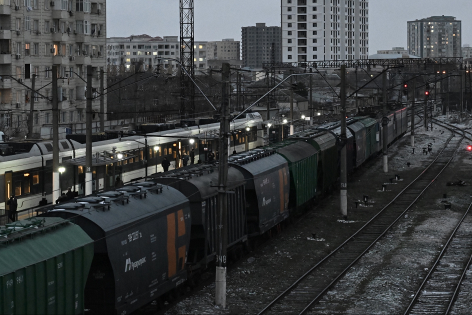 Növbəti yük qatarı Azərbaycandan Ermənistana yola düşdü (FOTO)