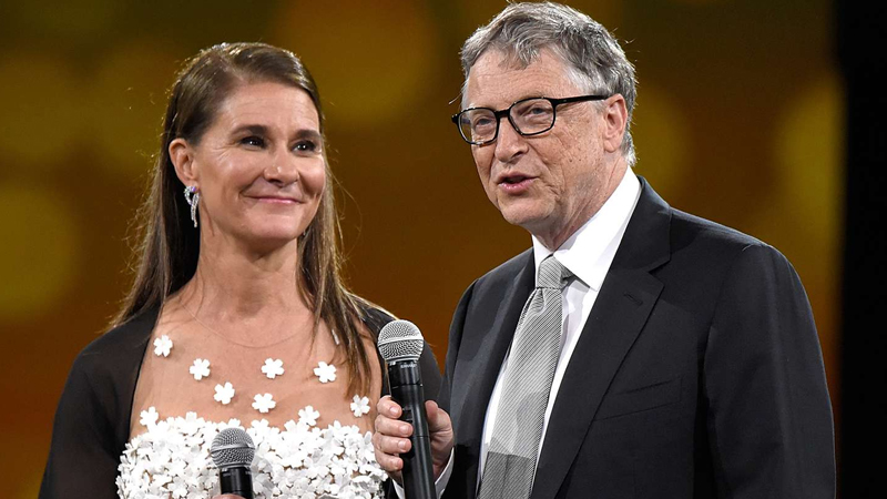 Epşteynlə əlaqələrinə görə üzr istədi, iki rus qadınla münasibətini etiraf etdi