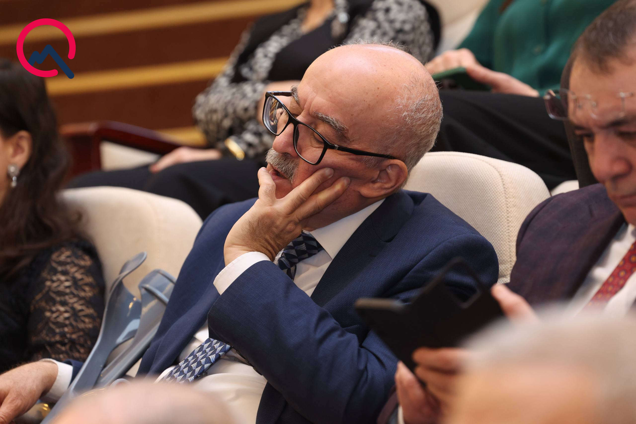 Mehdiyevi AMEA-dan çıxardacaqdılar, yatdılar - İclasdan maraqlı görüntülər (FOTO)